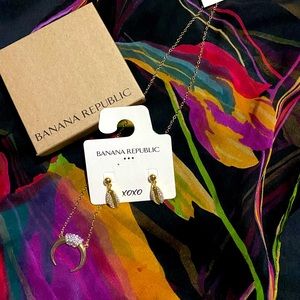 Banana Republic Necklace and Earrin…